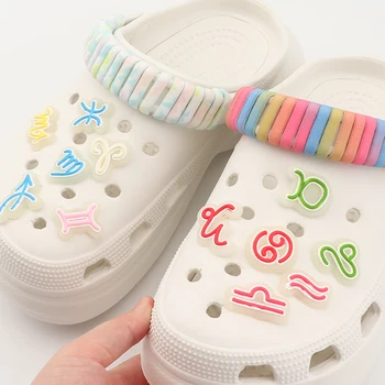 1PCS Luminosa Croc Sapato Encantos Definido para Obstruir Sandálias de Decoração DIY que Brilham no Escuro, Sapatos Charme Pinos para Croc Homens Mulheres Crianças